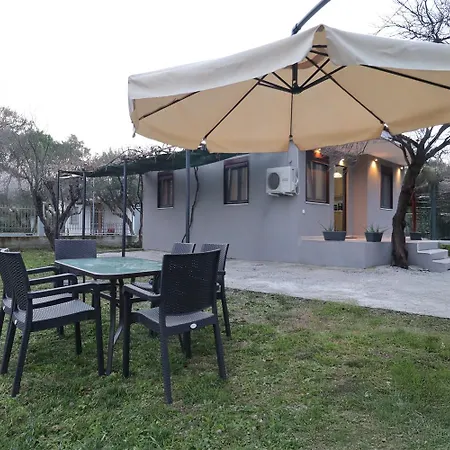 Juno House Nea Plagia